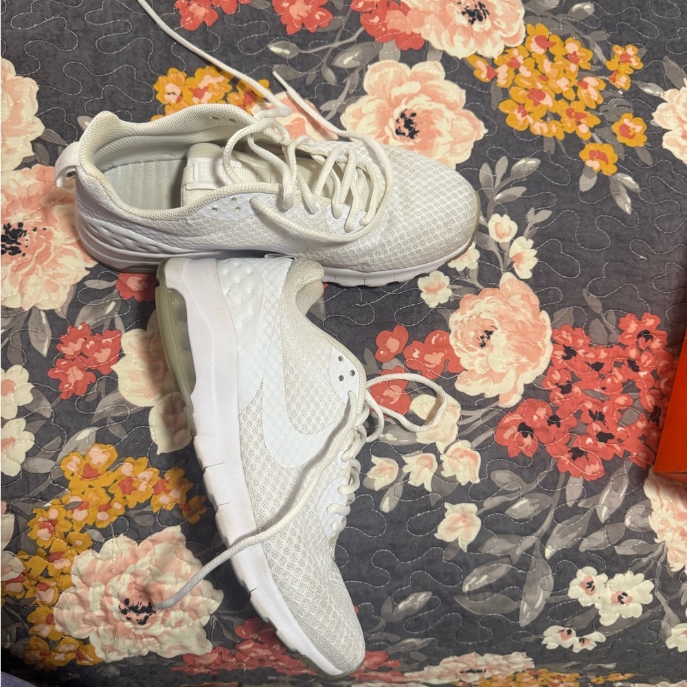 Nike White Athletic Shoes Modern Design